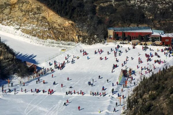 投資濟(jì)南滑雪場(chǎng)需要多少錢?「賽北冰雕」