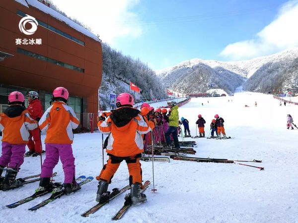 滑雪場建設.jpg 滑雪場建設.jpg