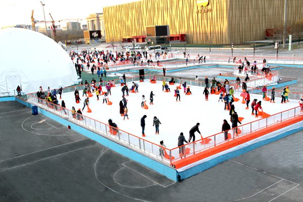 室外滑冰場(chǎng)投資需要多少錢