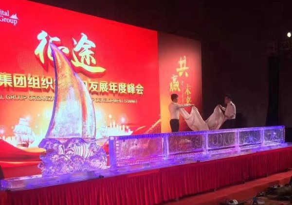 創(chuàng)意注酒冰雕